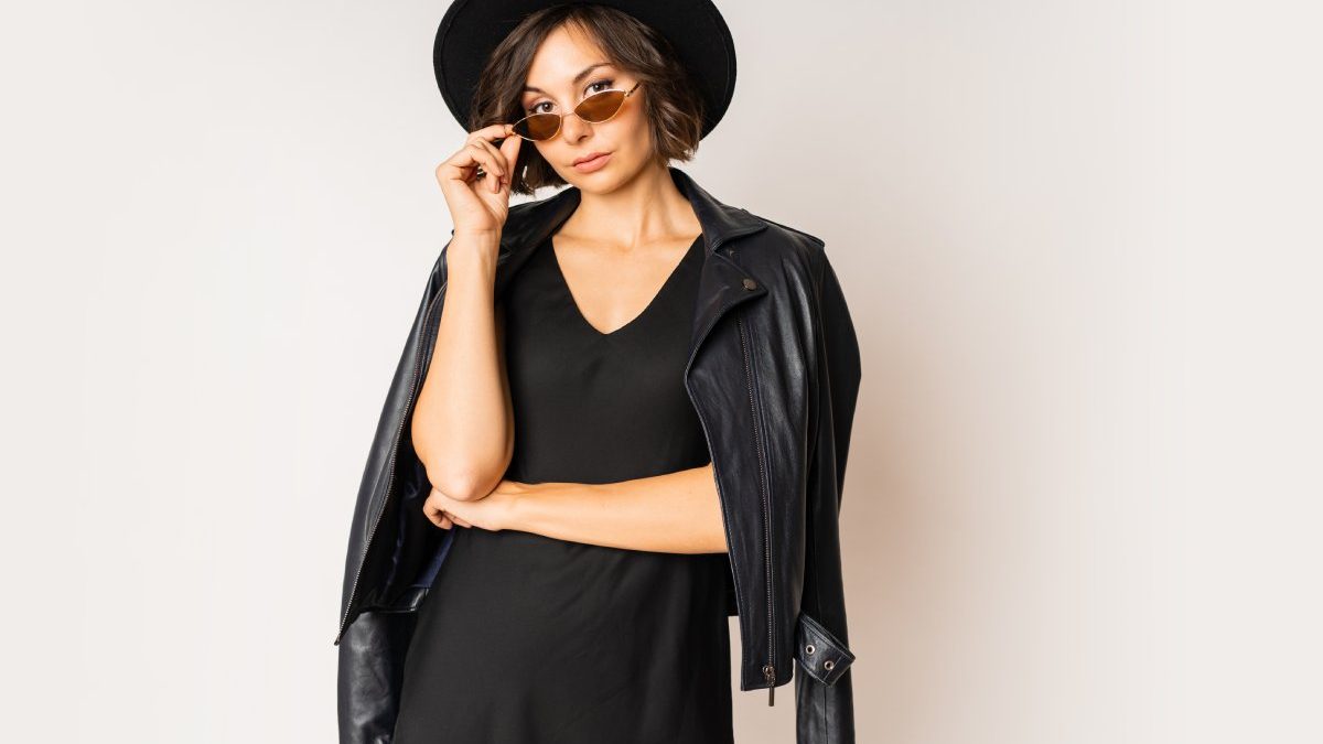 Black Outfits For Women – Women Who Love To Wear Black Outfits
