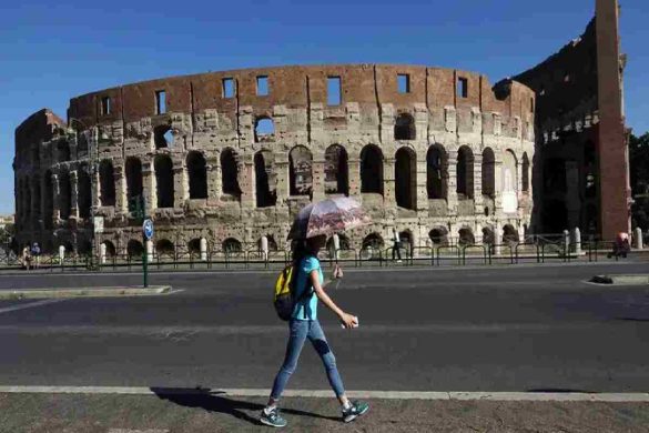 Italy Rome Covid19Jewkesreuters - Italy Rome Eases Covid19 Restrictions as Cases Hit Record Highs